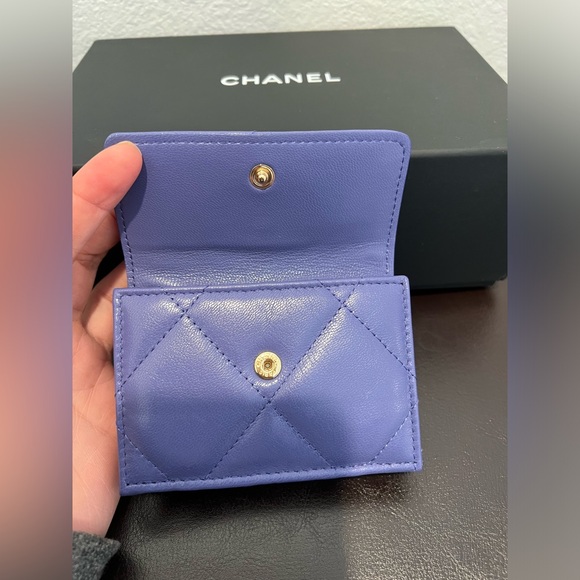 Authentic Chanel compact wallet - Picture 2 of 7